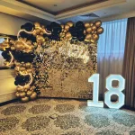 Złota ścianka balonowa na 18stkę - Hotel Mansor Ząbki